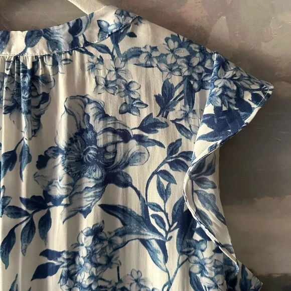 Cupcakes & Cashmere Blue and White Floral Blouse - Picture 2 of 5